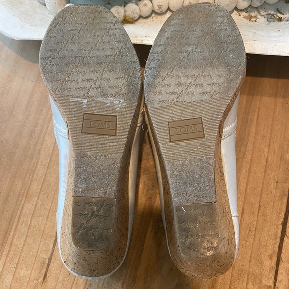 Tom’s wedge sandals - size 10 wide - Picture 12 of 12